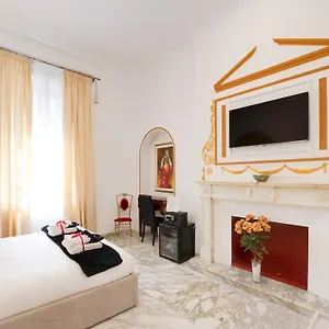 queen-palace-suites.it-romehotels.com/
