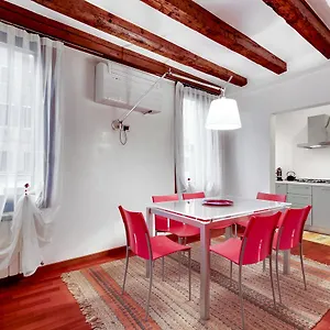 Biennale Apartamento